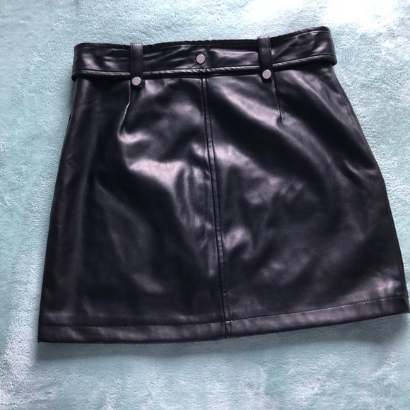 7 for all mankind vegan leather mini skirt - Picture 2 of 2